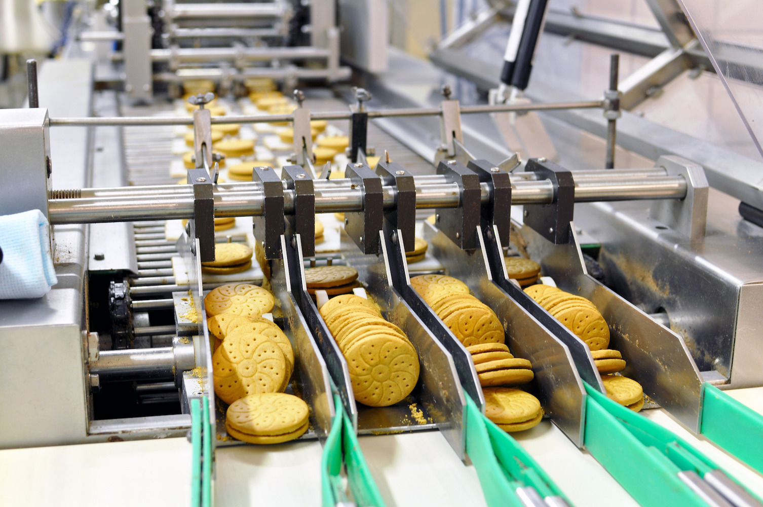 Chaine de production biscuits dans une usine